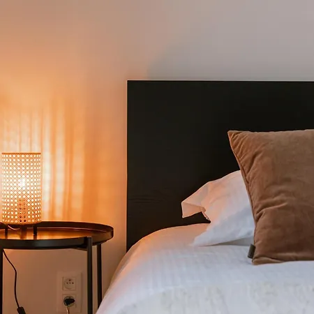 Huswell - Charming Just Steps From The Beach.