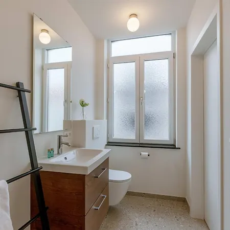 Huswell - Charming Just Steps From The Beach. Apartment