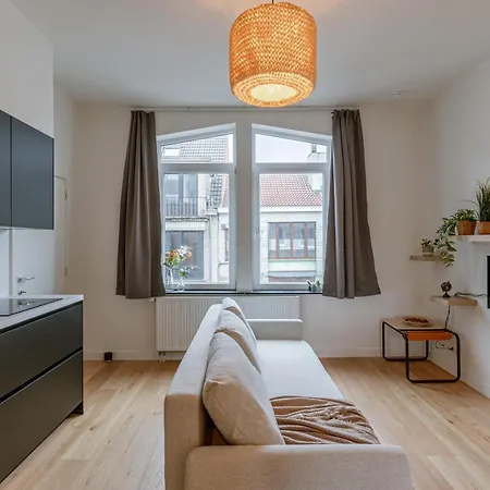Huswell - Charming Just Steps From The Beach. Апартаменти